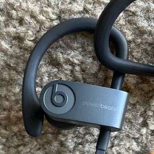 Wireless Bluetooth Powerbeats by Dre